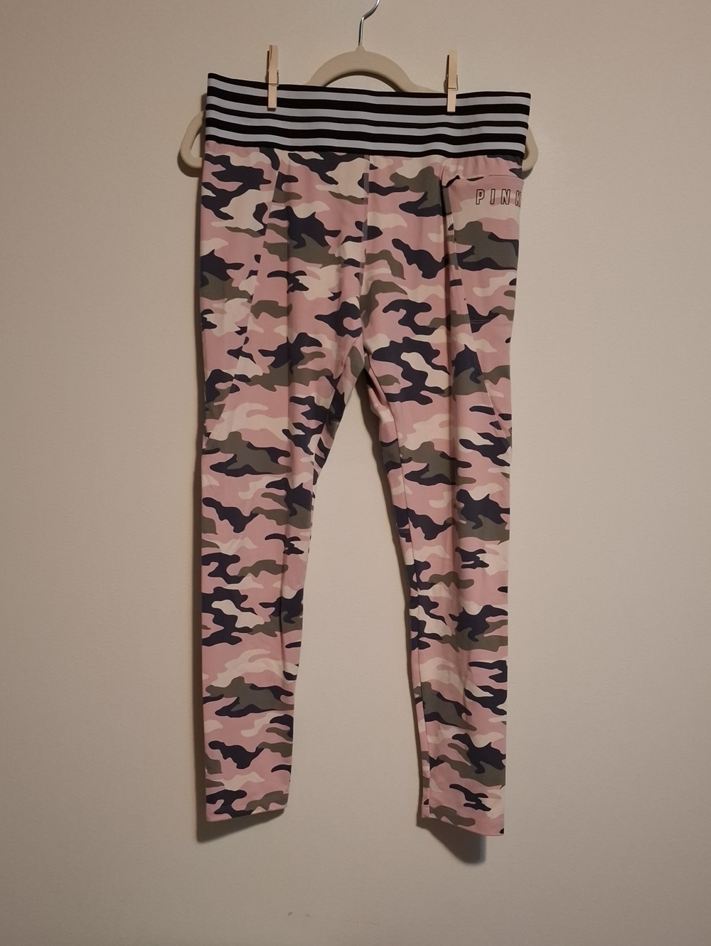PINK Victoria's Secret Pink Camo Leggings Size L